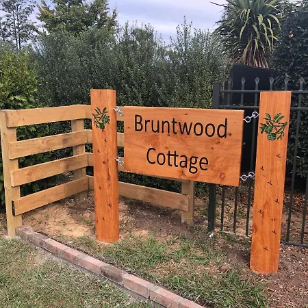 Peaceful Cottage In Beautiful Landscaped Native Bush Gully Tamahere Exterior photo