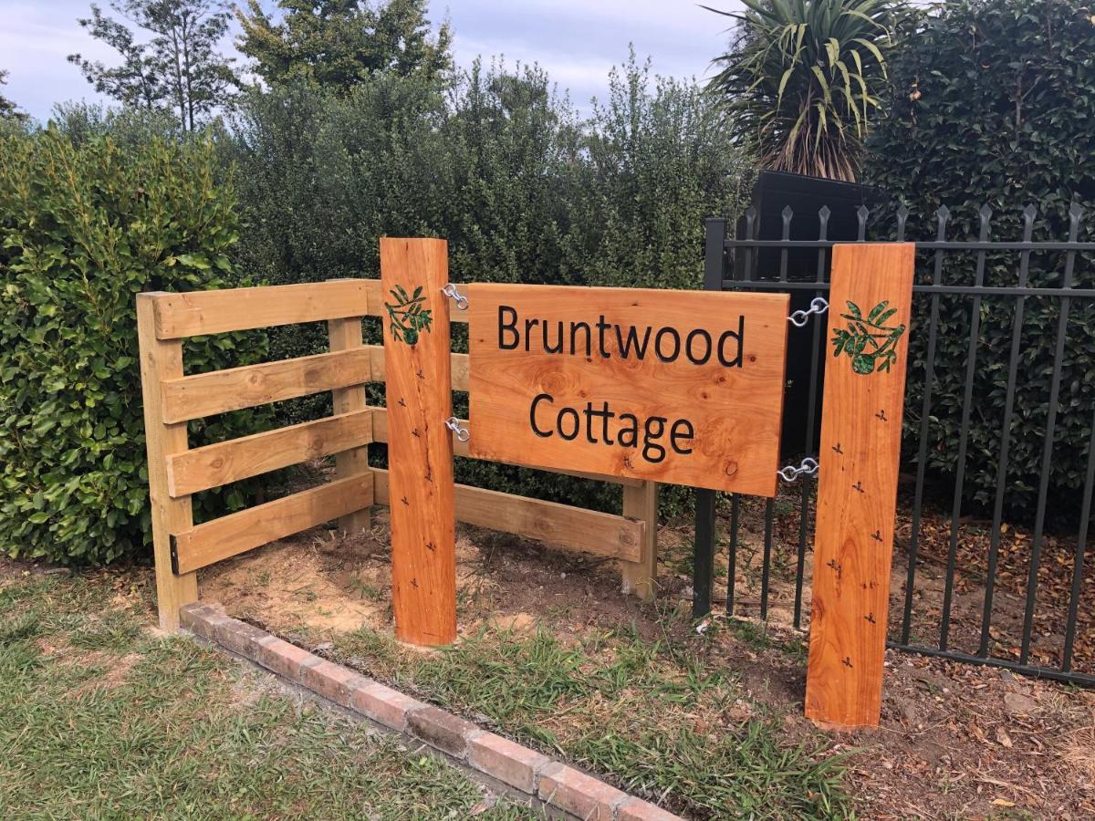 Peaceful In Beautiful Landscaped Native Bush Gully