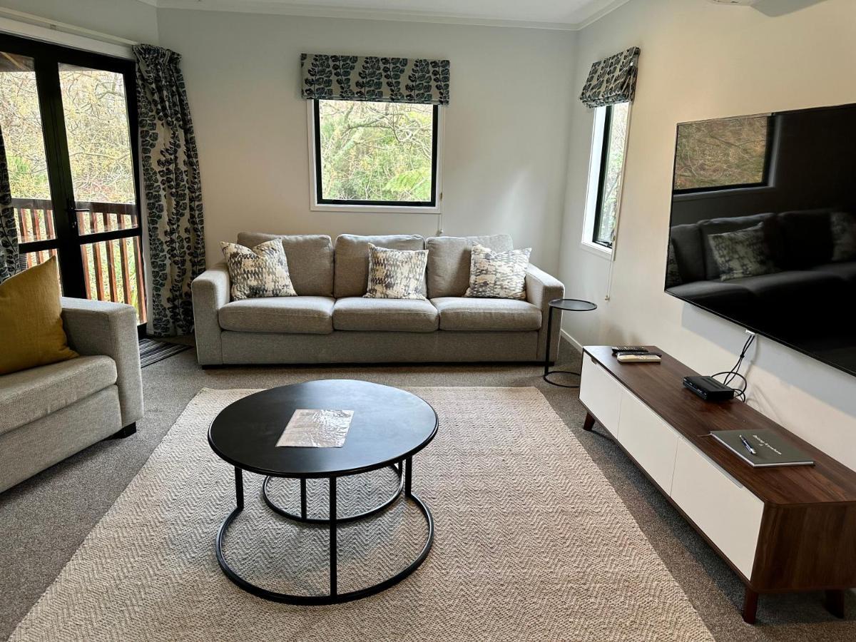 Peaceful In Beautiful Landscaped Native Bush Gully * Tamahere