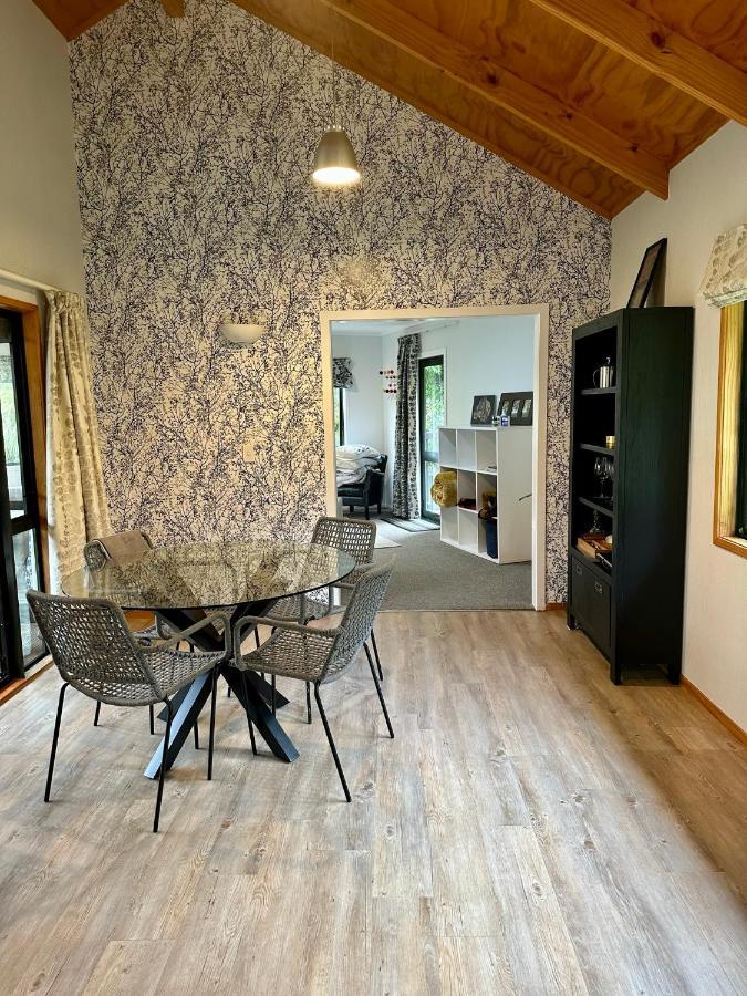 Chalet Peaceful In Beautiful Landscaped Native Bush Gully