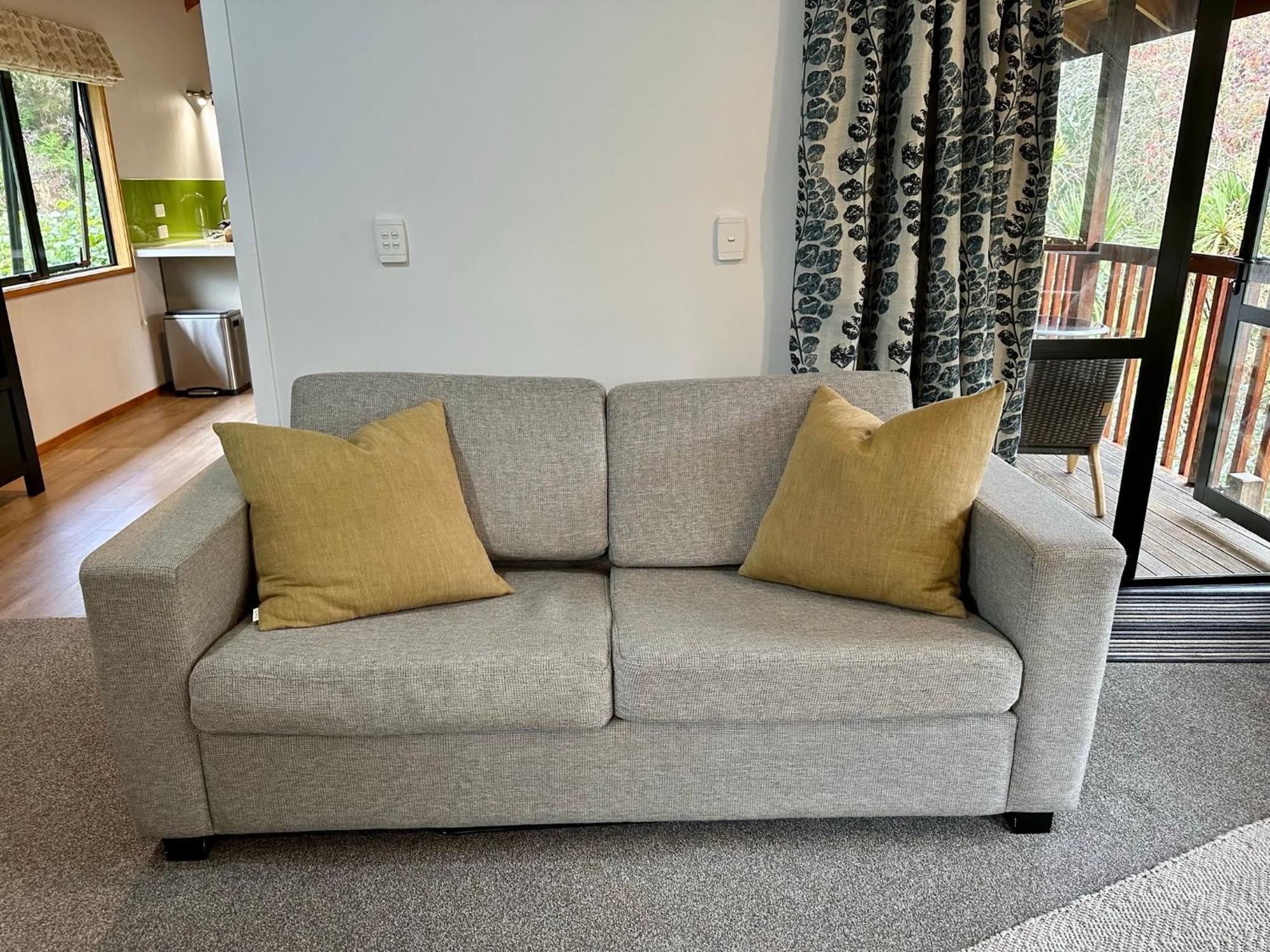 Peaceful In Beautiful Landscaped Native Bush Gully Tamahere