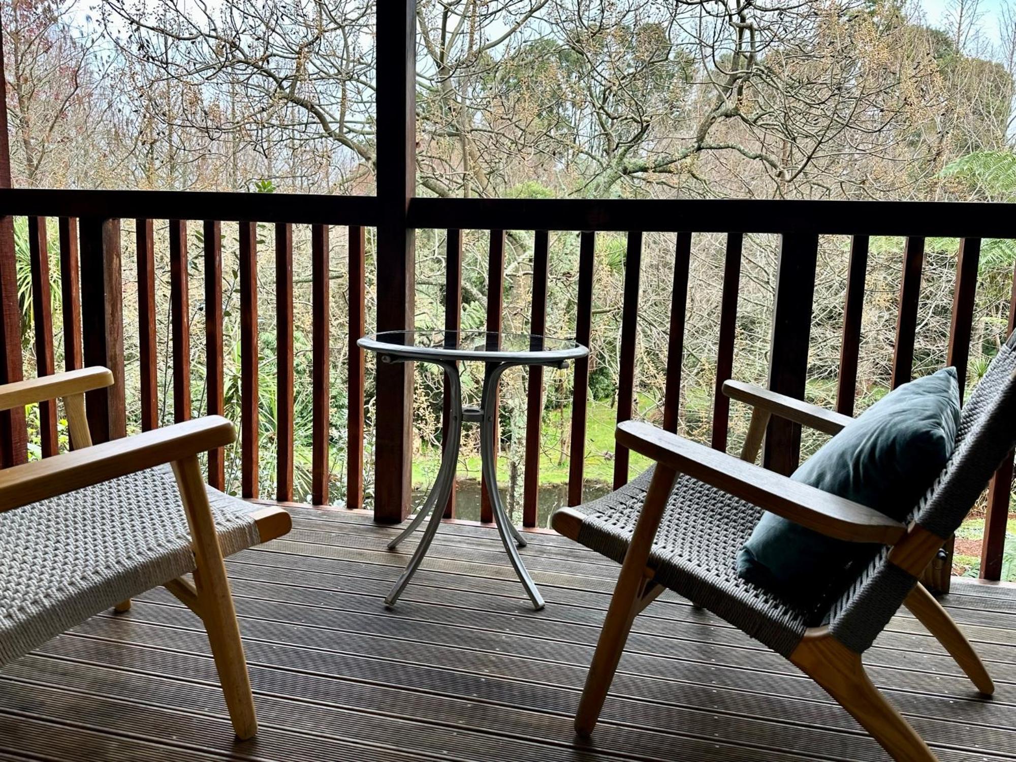 Peaceful In Beautiful Landscaped Native Bush Gully Chalet Tamahere
